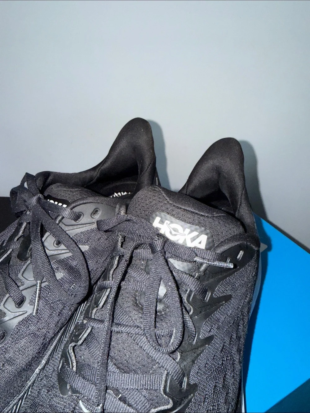 HOKA CLIFTON 8